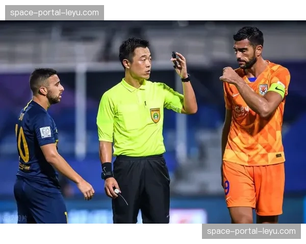 专栏观点：VAR介入次数在三月减少，但比赛流畅性未提升，裁判尺度受质疑